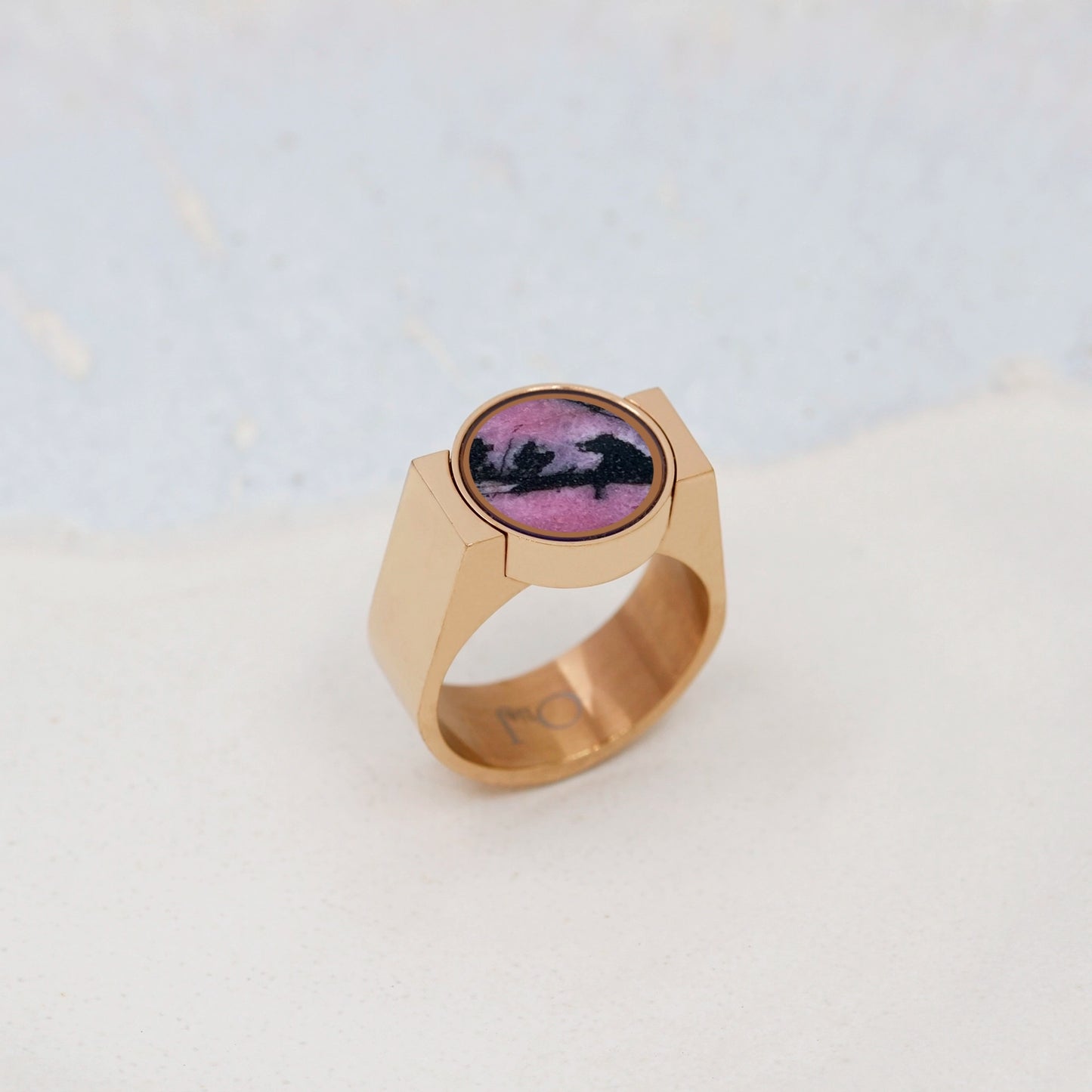 Bague unisexe en Rhodonite Australienne - Style chevalière