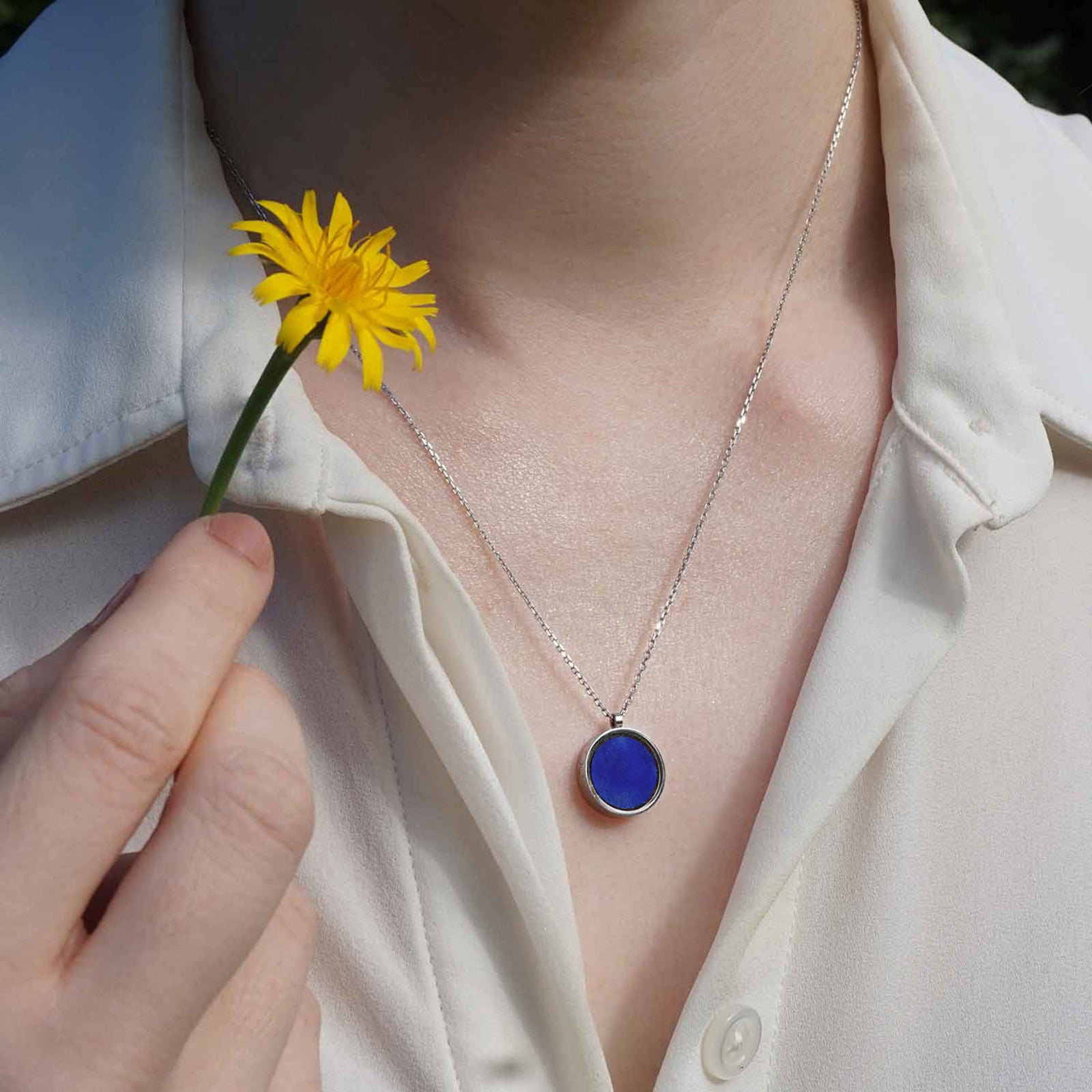Gold lapis necklace deals