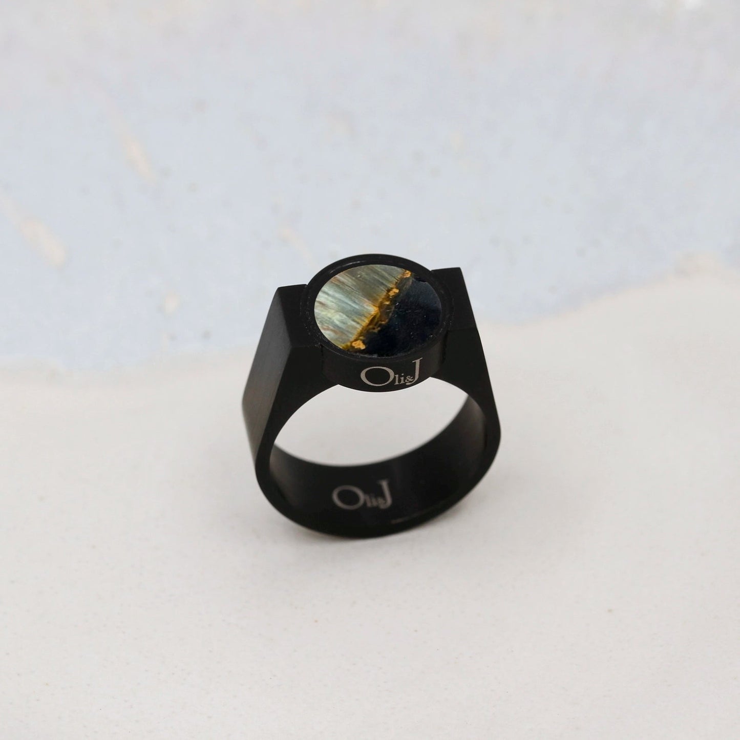 Eagle Eye Unisex Ring - Signet Style - | Oli&J