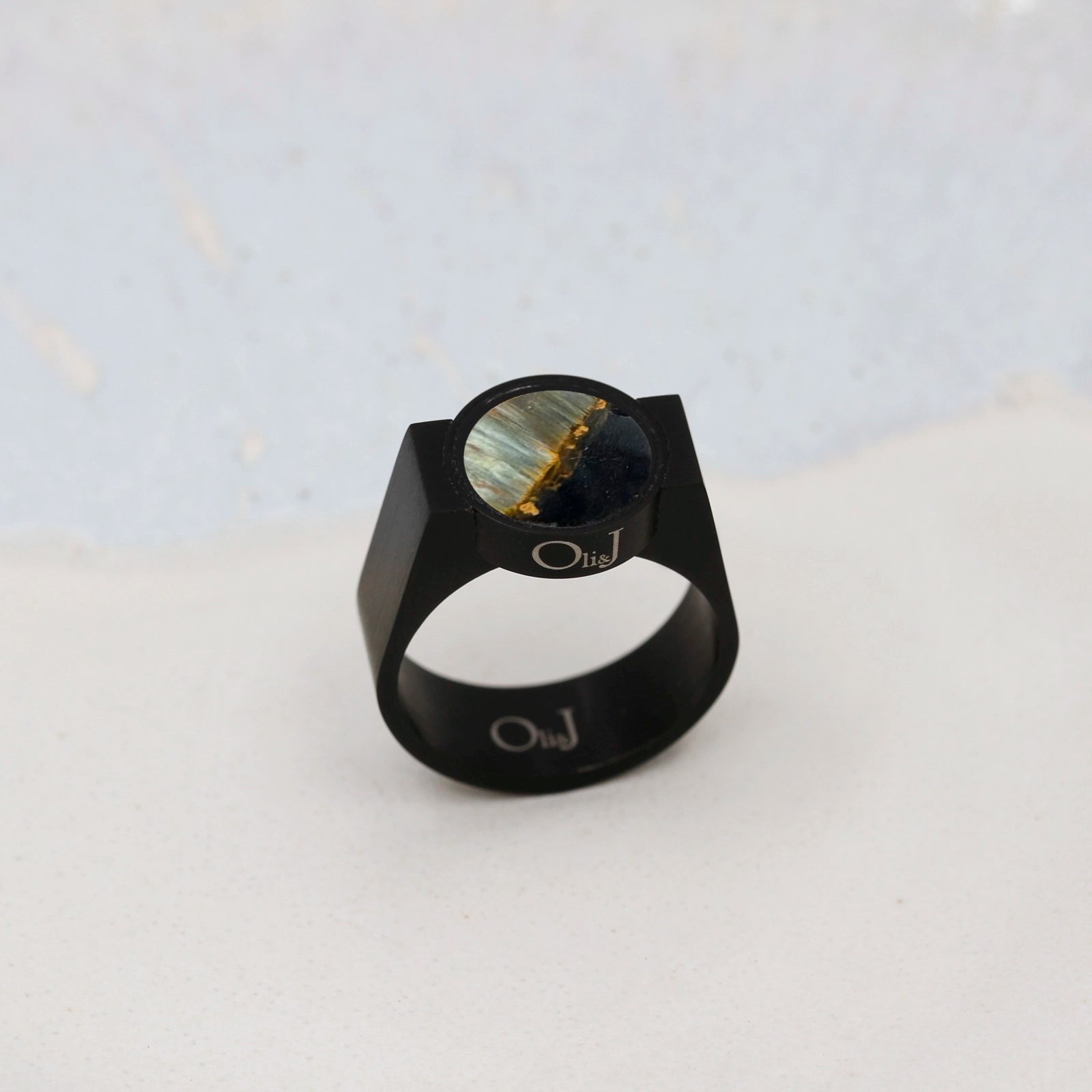 Eagle Eye Unisex Ring - Signet Style - | Oli&J